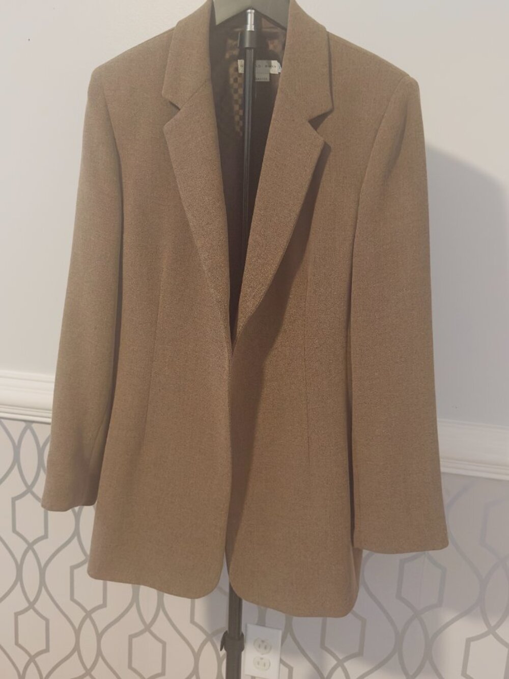 Garfield & Marks SZ 12 Womans Taupe Brown Blazer Jacket Edge to Edge USA Long